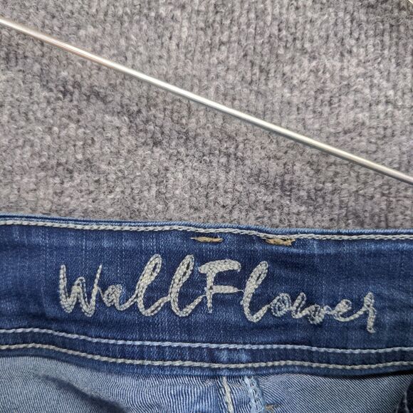 WallFlower Womens Cuffed Cropped Jeans Blue Size 11 Faded Whiskers 2-Button - Picture 13 of 16